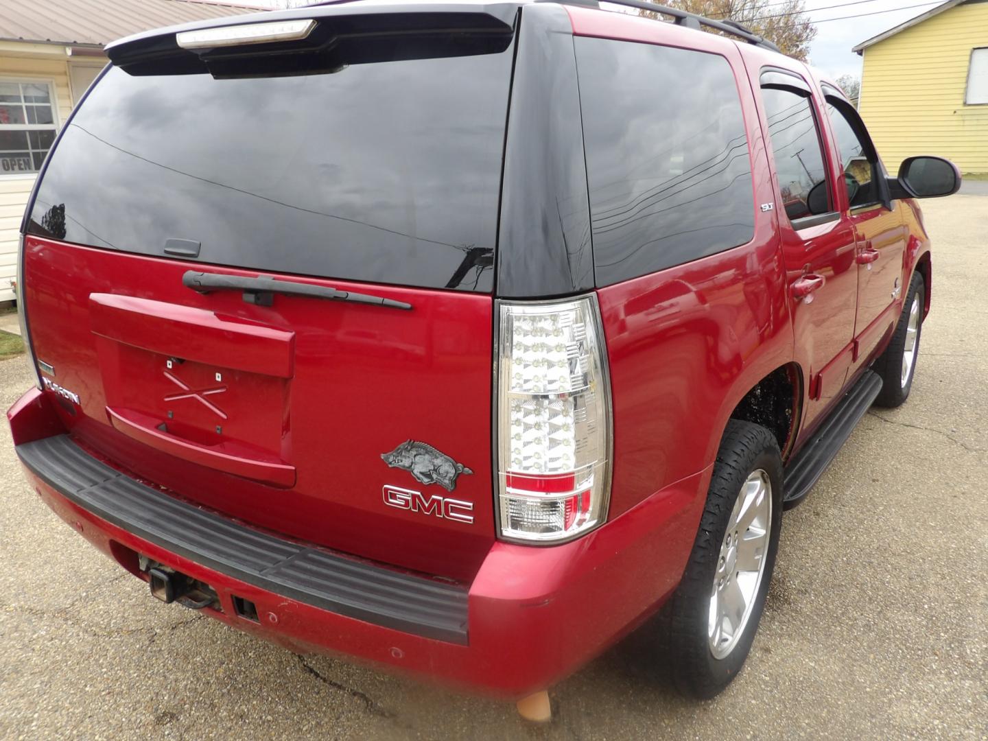 2012 Crystal Claret Tincoat /Tan GMC Yukon SLT (1GKS1CE00CR) with an 5.3L V8 engine, Automatic transmission, located at 401 First NE, Bearden, AR, 71720, (870) 687-3414, 33.726528, -92.611519 - Photo#21